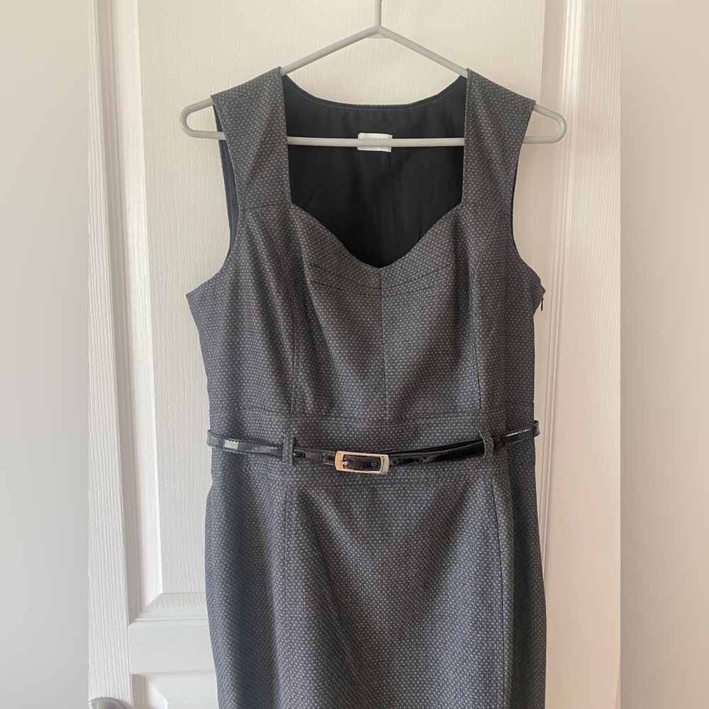 Black and Gray Sleeveless Shift Dress
